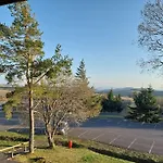 Super 5/6 Pers. Vue Sur Les Monts Du Cantal