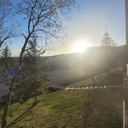 Super 5/6 Pers. Vue Sur Les Monts Du Cantal *