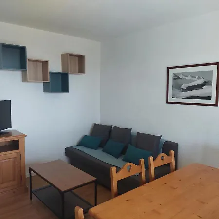 Super 5/6 Pers. Vue Sur Les Monts Du Cantal Apartmán *